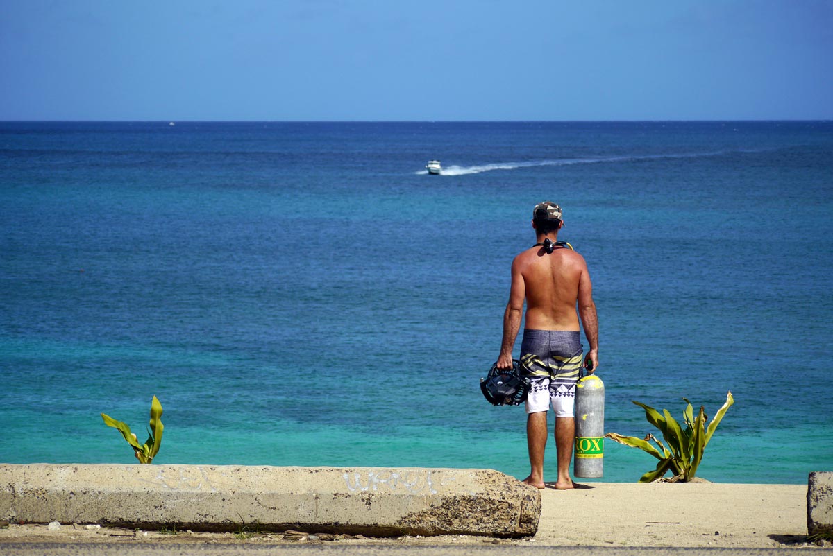 Pre-dive beach pickup, North Shore, Oahu. Photograph by Shawn Young.
