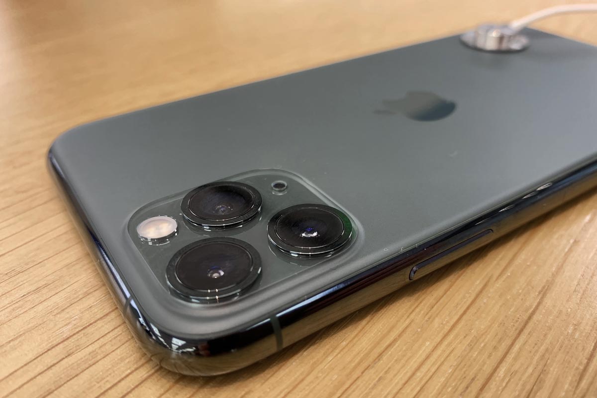 Apple Store iPhone 11 Pro disply